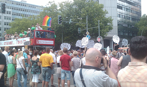 Wagen an der Urania-Kreuzung