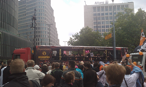 Wagen am Start des CSD 2011