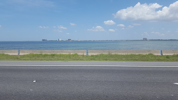 Howard Frankland Bridge mit Blick auf South Tampa