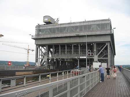 Ein-/Ausfahrt des Hebewerkes auf der Zuführungsbrücke