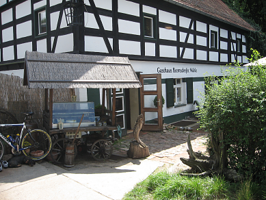 Eingang zum Gasthaus Bremsdorfer Mühle