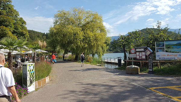 Eingangsbereich Badeanstalt Großer Montiggler See