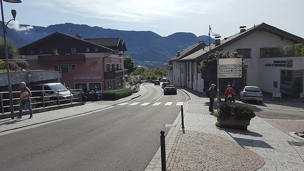 Dorf Triol - oberer Teil Hauptstraße